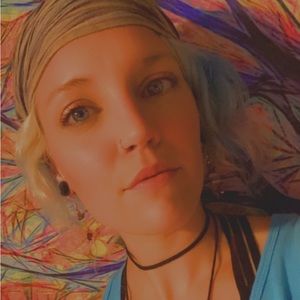 Meet your Posher, Cassandra